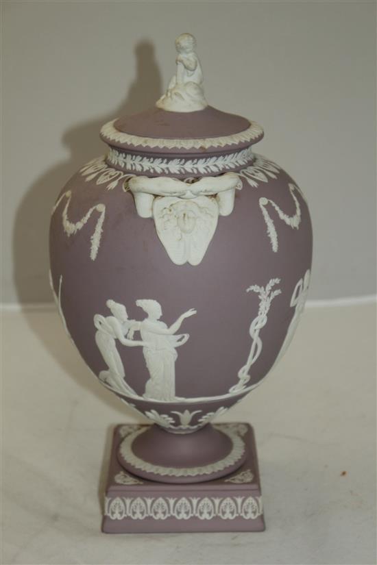 A Wedgwood lilac jasper twin handled vase and cover, early 20th century, 33cm